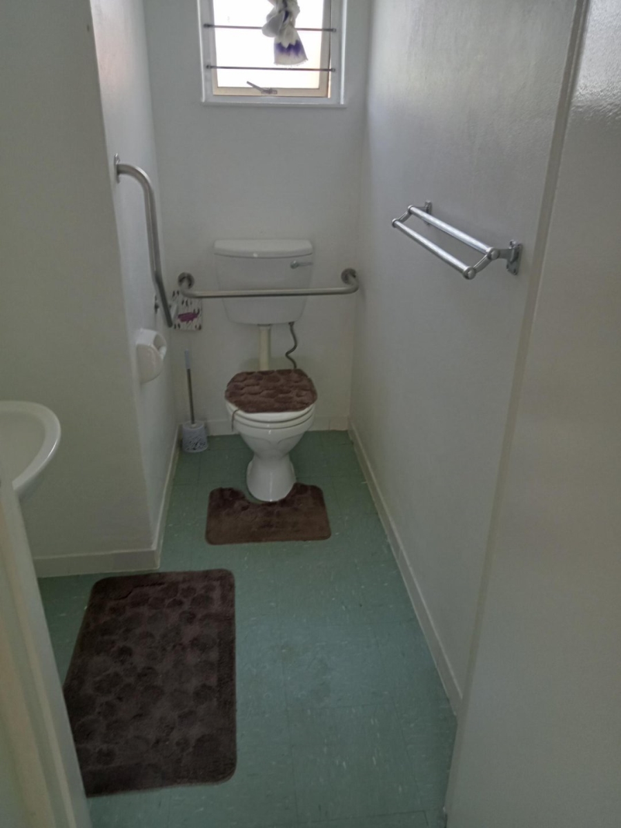 To Let 1 Bedroom Property for Rent in Montclair Western Cape